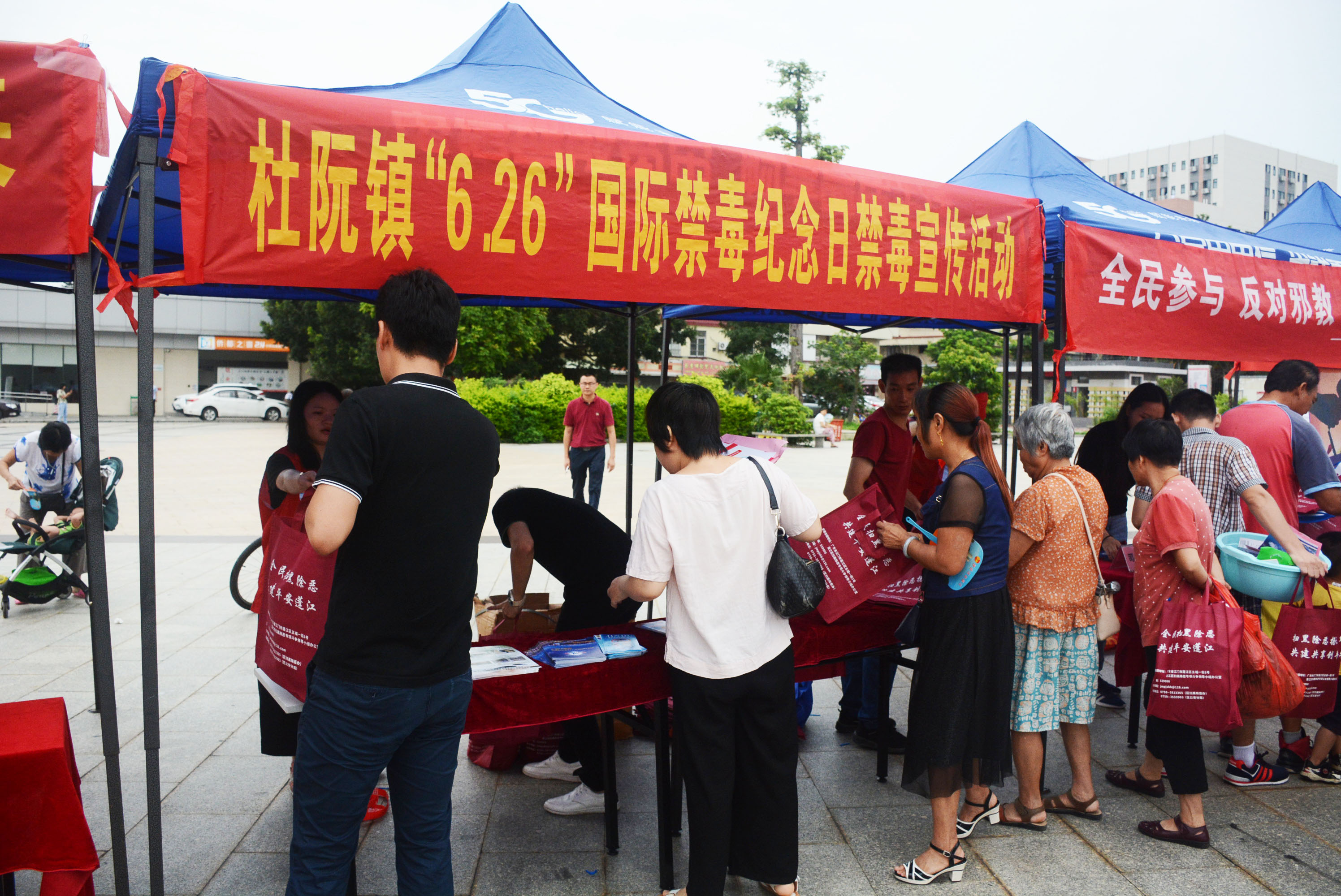 杜阮镇安全生产宣传咨询日活动 (9).JPG