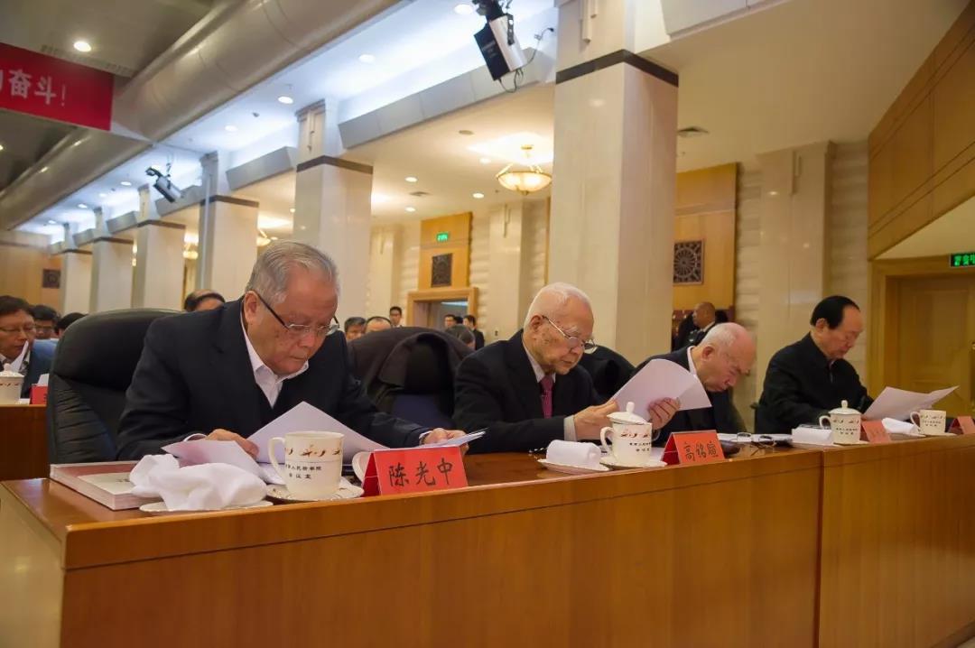 参加会议的部分全国人大代表和部分最高检专家咨询委员、特约检察员。程丁 摄